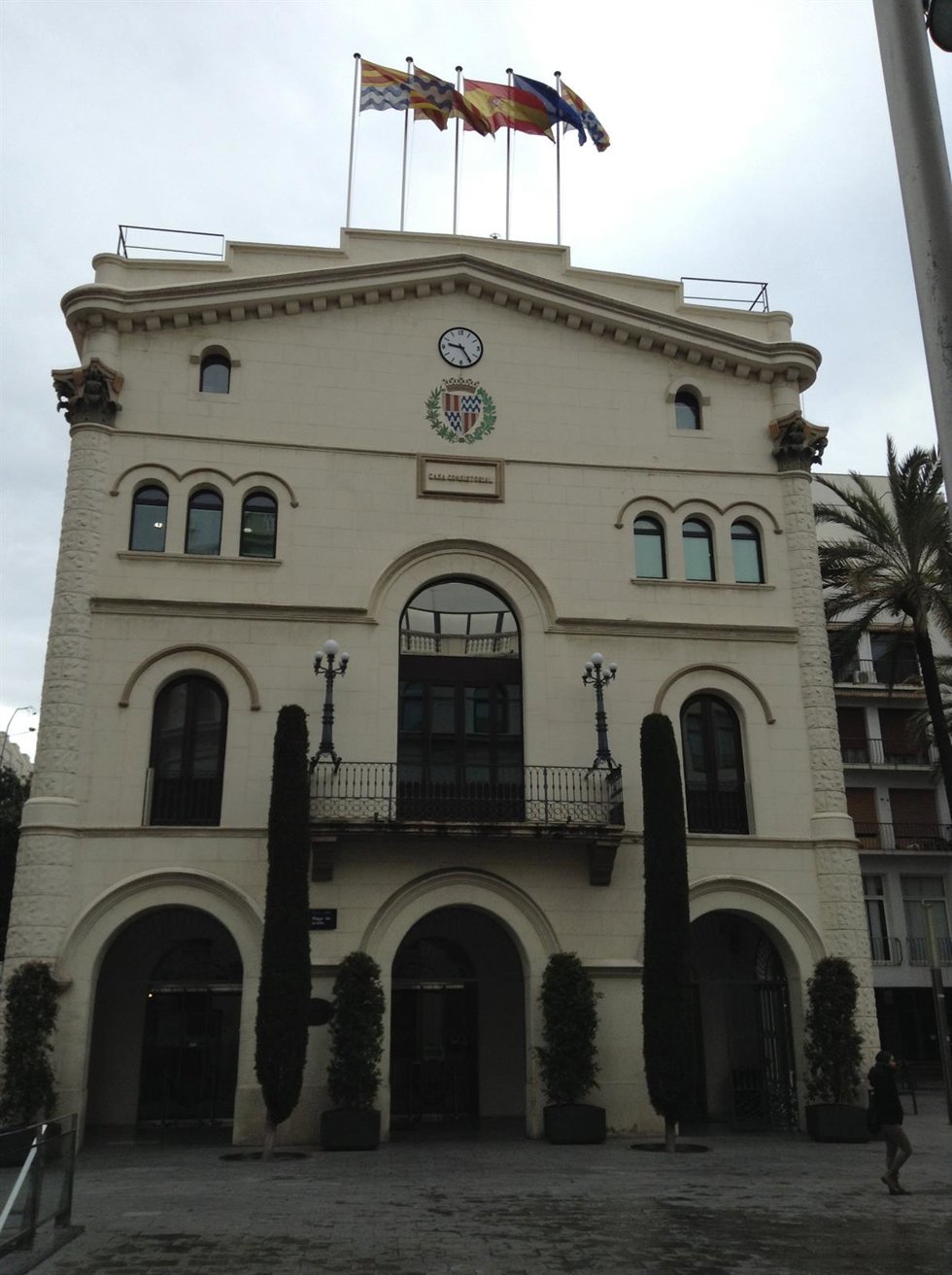 Archivo - Fachada del Ayuntamiento de Badalona