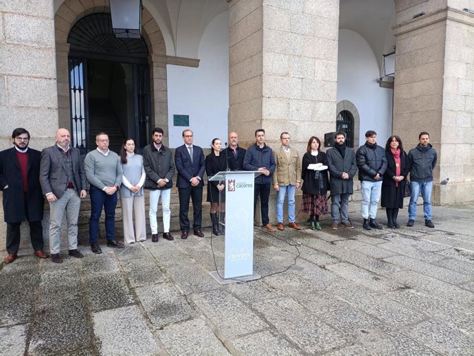 El Ayuntamiento de Cáceres se suma al minuto de silencio por las víctimas del 11M