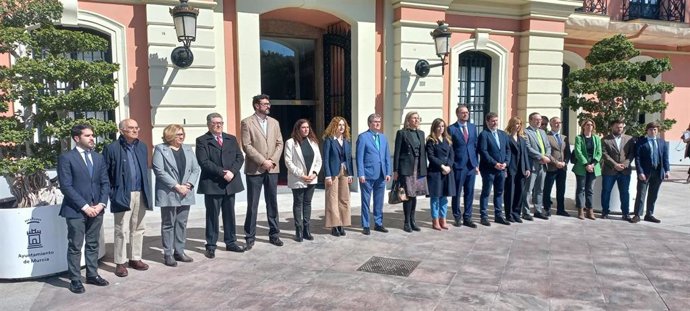 Murcia guarda un minuto de silencio por las víctimas del terrorismo y recuerda a los fallecidos en el 11-M