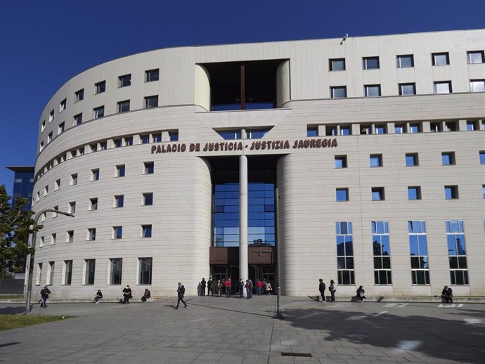 Archivo - Fachada del Palacio de Justicia de Pamplona