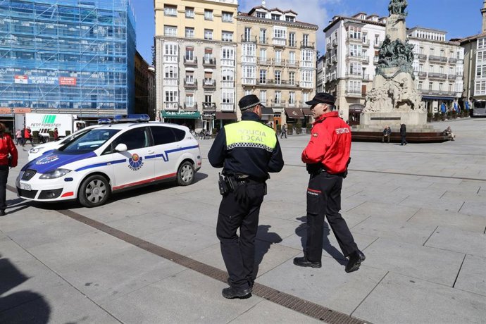 Archivo - Ertzaina y Policía Local en Vitoria-Gasteiz