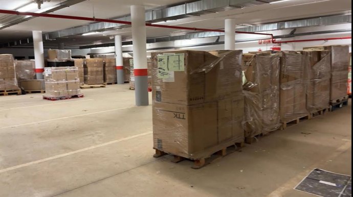 Material sanitario hallado en unos almacenes en el Palacio del Vino de Almendralejo