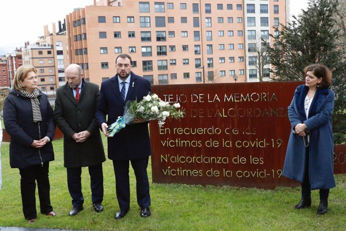 En la imagen, de izquierda a derecha, la delegada del Gobierno en Asturias, Delia Losa; el presidente de la Junta General del Principado de Asturias, Juan Cofiño; el presidente del Principado, Adrián Barbón, y la consejera de Salud, Concepción Saavedra.