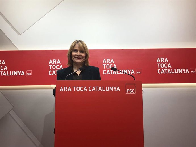 La presidenta de la Diputación de Barcelona, Llusa Moret, en una rueda de prensa en la sede del PSC