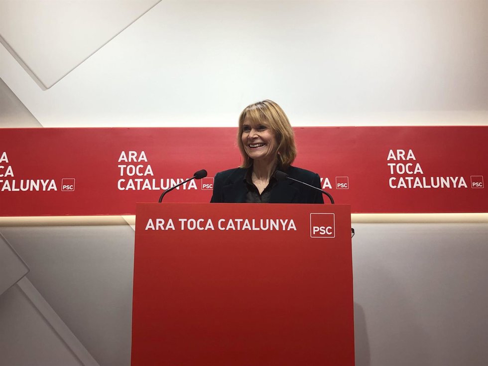 La presidenta de la Diputación de Barcelona, Llusa Moret, en rueda de prensa en la sede del PSC