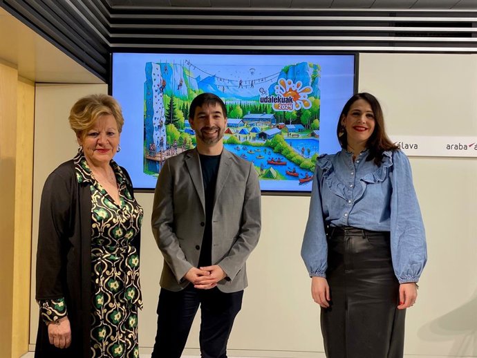 Ezkerretik eskuinera: Ana del Val, Isaac Palencia eta Leixuri Arrizabalaga.