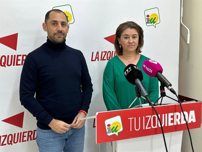 Sebastián Pérez e Irene Ruiz, en la sede provincial de su partido.