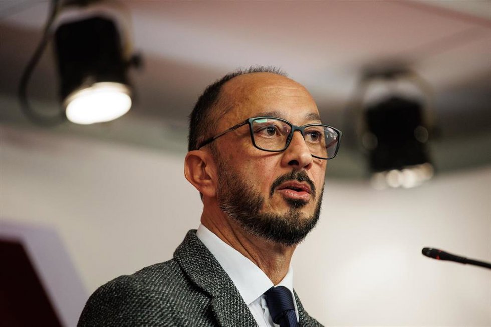 El secretario del Área Institucional y Grandes Ciudades de la CEF, Alfonso Rodríguez Gómez de Celis, durante una rueda de prensa, en la sede del PSOE en Ferraz, a 11 de marzo de 2024, en Madrid (España).
