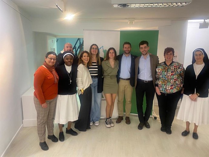 La Junta entrega los diplomas acreditativos a monitores.