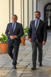 Junta garantiza que dará la "batalla" ante una política del Gobierno dedicada a "dividir a los españoles"