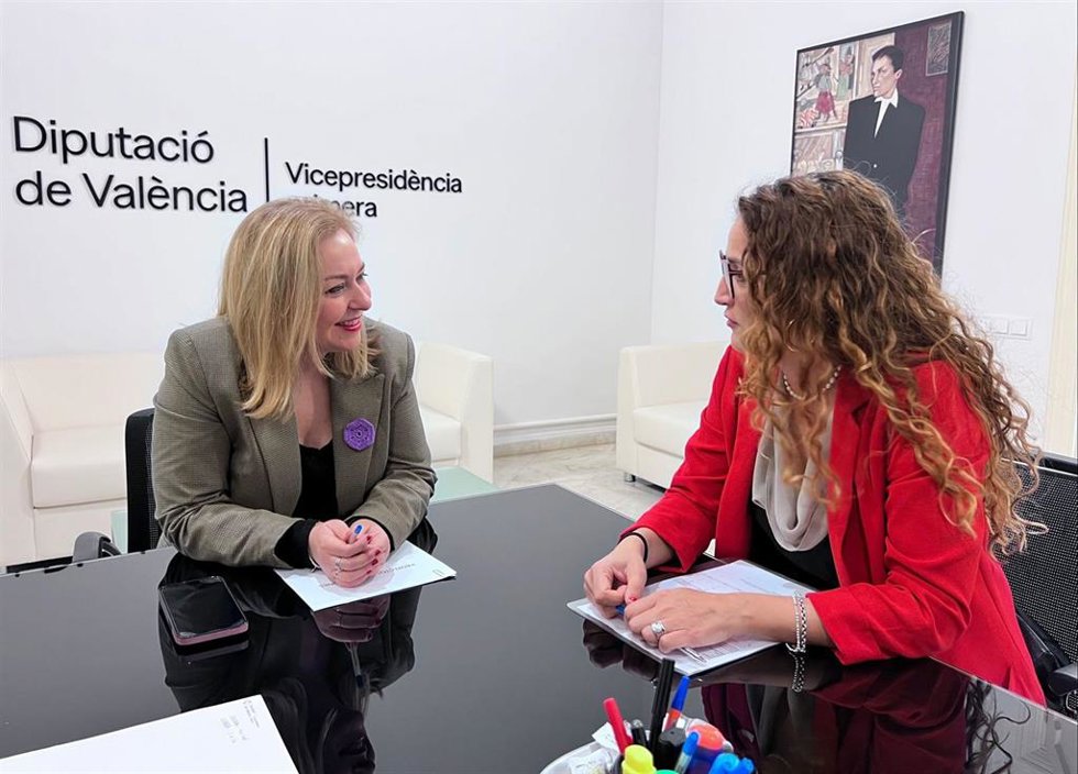 Natalia Enguix se reúne con Zoraida Hijosa