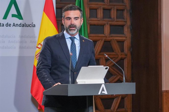 El consejero de Sostenibilidad, Medio Ambiente y Economía Azul y portavoz del Gobierno, Ramón Fernández-Pacheco interviene durante la rueda de prensa posterior al Consejo de Gobierno. A 11 de marzo de 2024, en Sevilla, Como cada semana, el Consejo de Go