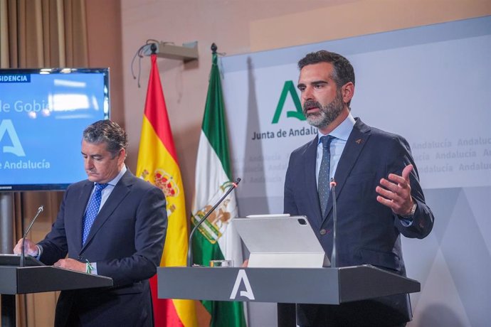 El consejero de Sostenibilidad, Medio Ambiente y Economía Azul y portavoz del Gobierno, Ramón Fernández-Pacheco interviene durante la rueda de prensa posterior al Consejo de Gobierno. A 11 de marzo de 2024, en Sevilla, Como cada semana, el Consejo de Go