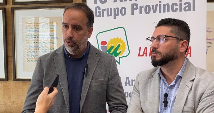 El diputado provincial y portavoz del grupo, Ramón Galán y el coordinador provincial de IU Cádiz, Jorge Rodríguez.