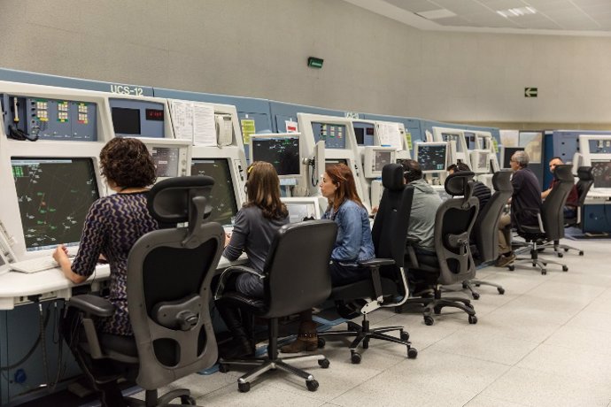 Sala del Centro de Control de Enaire en Canarias.