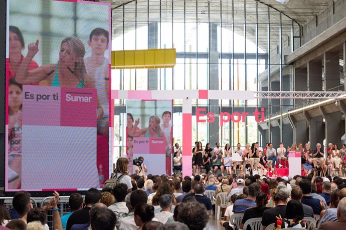 Archivo - La líder de Sumar y vicepresidenta segunda y ministra de Trabajo y Economía Social, Yolanda Díaz, interviene durante un acto de campaña de Sumar, en La Nava Boetticher , a 16 de julio de 2023, en Villaverde, Madrid (España). 