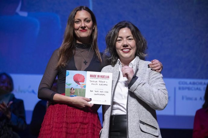 La directora Alicia Rodríguez, por el cortometraje 'Las subordinadas del género', recibe el premio de la sexta edición 'Made in Huelva' .