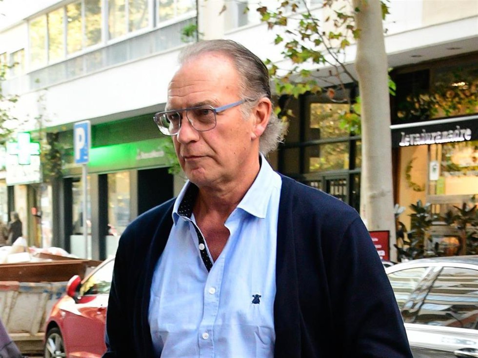 Archivo - Bertín Osborne sale de un restaurante, a 16 de noviembre de 2023, en Madrid (España).