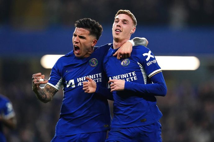 Enzo Fernández y Cole Palmer celebran uno de los goles del Chelsea-Newcastle en Stamford Bridge
