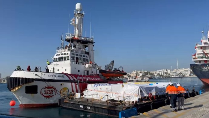 El primer barco con ayuda humanitaria a Gaza, de la ONG Open Arms, zarpa de Chipre con 200 toneladas de comida