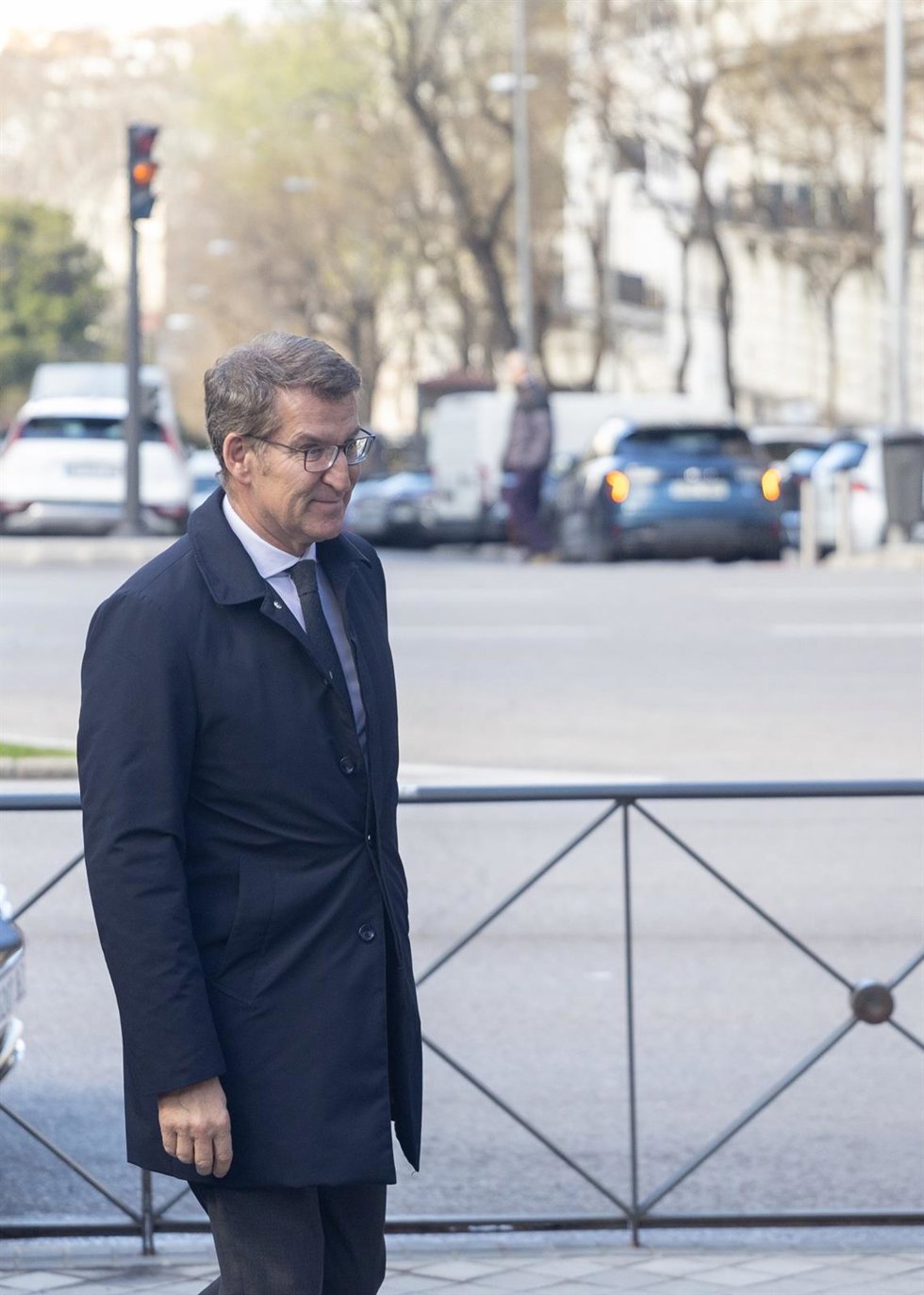 El líder del PP, Alberto Núñez Feijóo, asiste al acto que organiza la Asociación Víctimas del Terrorismo (AVT) en conmemoración del Día Europeo de las Víctimas del Terrorismo, en le Bosque del Recuerdo del Parque de El Retiro, a 11 de marzo de 2024, en 
