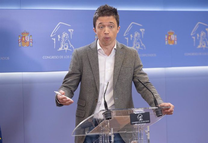 El líder de Más Páis, Iñigo Errejón, durante una rueda de prensa posterior a la Junta de Portavoces, a 27 de febrero de 2024, en Madrid (España).