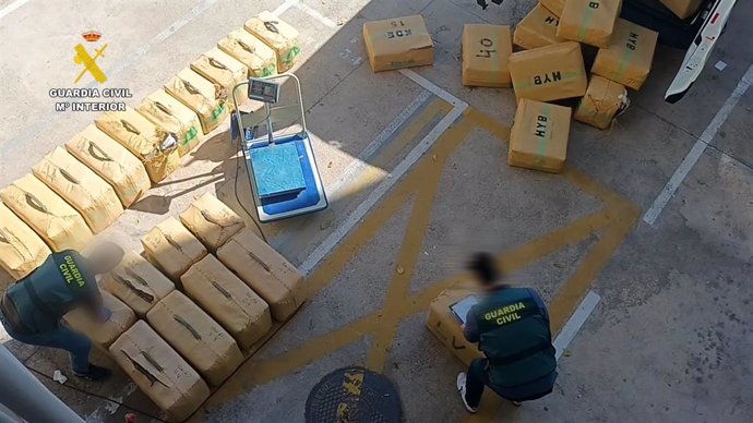 La Guardia Civil se incauta de 1.800 kilos de hachís