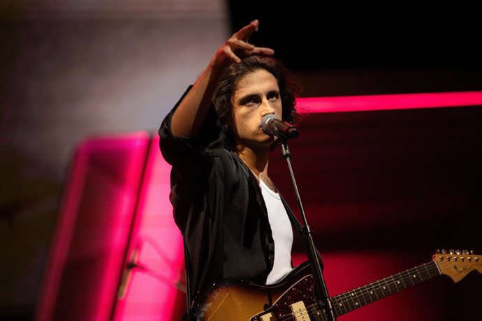 Archivo - El grupo Arde Bogotá actúa durante la gala de entrega de los Premios Ondas 2023