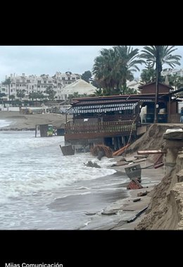 Imagen de una playa del litoral de la Costa del  Sol tras el temporal