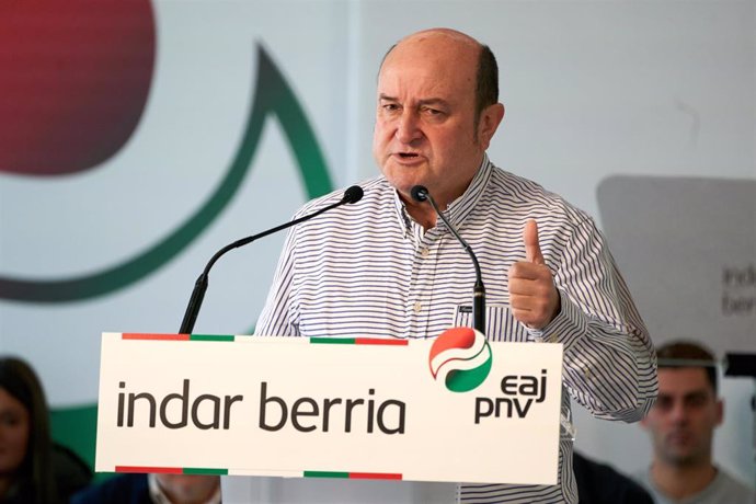 El presidente del PNV, Andoni Ortuzar, interviene durante un acto del PNV, a 10 de marzo de 2024, en Nanclares de la Oca, Álava