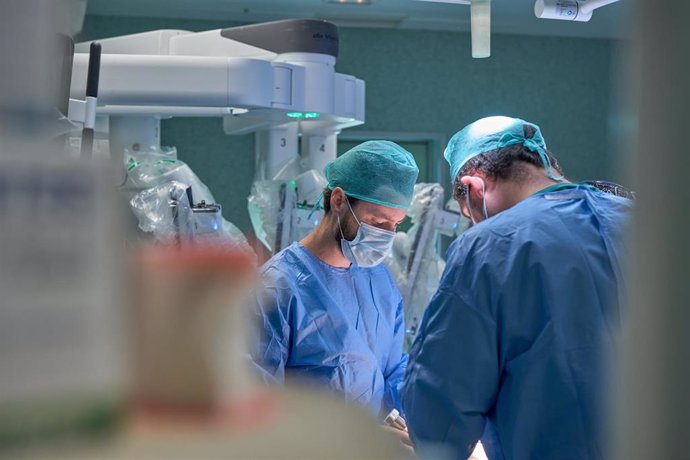 Archivo - HM Hospitales registra en 2023 un aumento de la demanda de sus servicios quirúrgicos