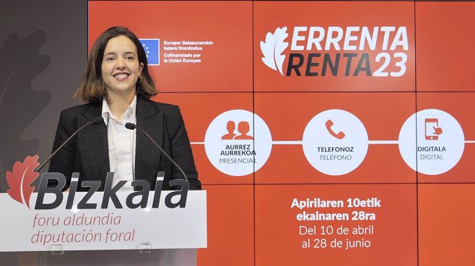 La diputada foral de Hacienda y Finanzas de Bizkaia, Itxaso Berrojalbiz, presenta la campaña de Renta 23.