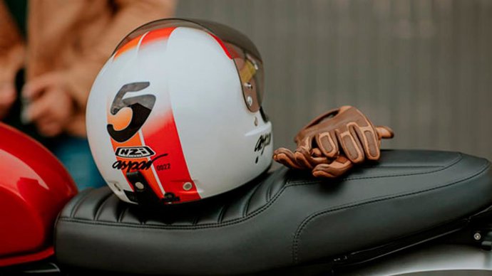 Un casco de NZI Helmets