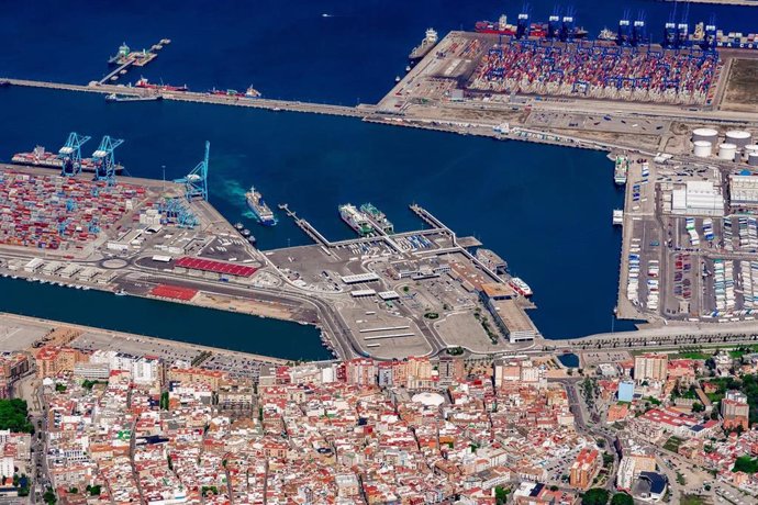 Archivo - Vista aérea del puerto de Algeciras.