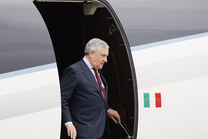27 February 2024, Italy, Rome: Italian Foreign Minister Antonio Tajani disembarks a plane after the arrival of Maria Donata Caivano with her huspand Rocco Antonio Langone and her son Giovanni at Ciampino at military airport. The Italian family who was kid