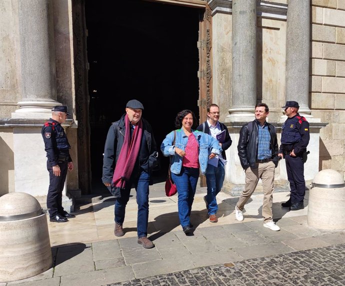 Els negociadors dels Comuns al Palau de la Generalitat