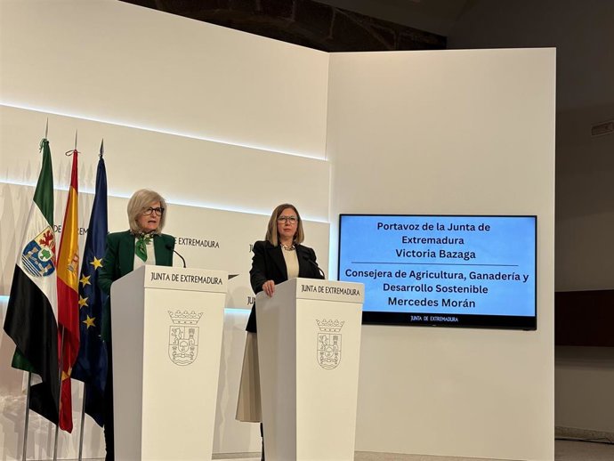 La portavoz de la Junta de Extremadura, Victoria Bazaga, y la consejera de Agricultura, Mercedes Morán, informan de los acuerdos aprobados en el Consejo de Gobierno