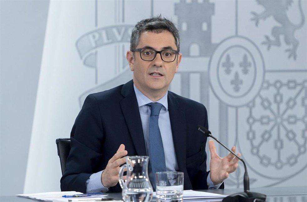 El ministro de la Presidencia, Relaciones con las Cortes y Justicia, Félix Bolaños, durante una rueda de prensa posterior a la reunión del Consejo de Ministros, en el Palacio de la Moncloa, a 12 de marzo de 2024, en Madrid (España).
