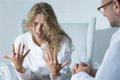 Pacientes apuestan por una formación de gestión de emociones de los sanitarios como medida para evitar agresiones
