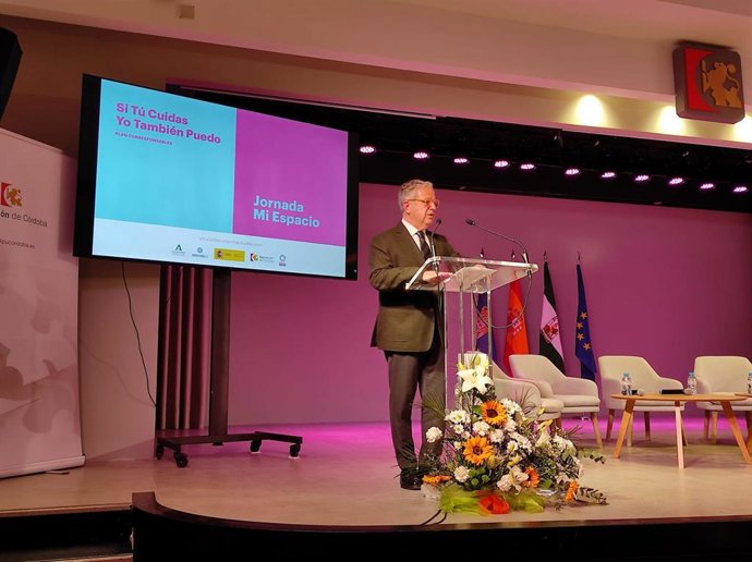 El presidente de la Diputación, Salvador Fuentes, en la inauguración de la I Jornada Mi-espacio.