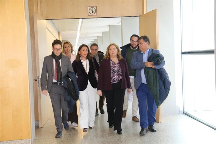 El alcalde de Aranda, la consejera y la alcaldesa de Burgos antes de participar en la jornada sobre el corredor central.