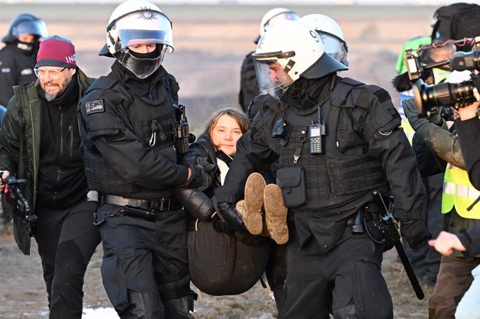 Archivo - La joven activista sueca Greta Thunberg, desalojada de una manifestación por la Policía de Alemania