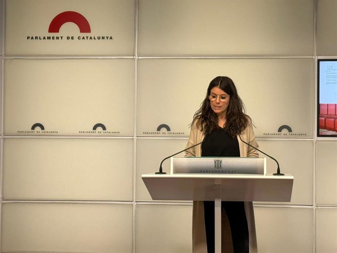 La portavoz de Junts en el Parlament, Mnica Sales, en rueda de prensa en el Parlament