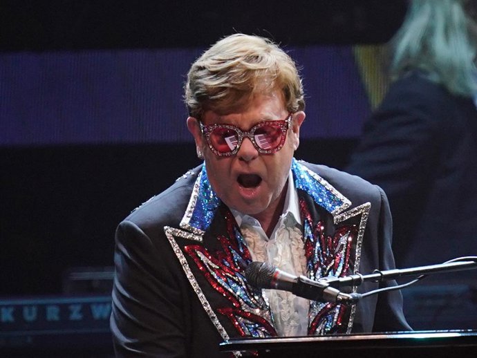 Archivo - 08 July 2023, Sweden, Stockholm: Elton John performs on stage during his Farewell Yellow Brick Road show at the Tele2 Arena in Stockholm 