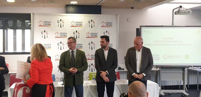 En El Acto De Entrega De Los Certificados Ha Estado Presente El Consejero De Agricultura, Ganadería Y Desarrollo Rural, Gerardo Dueñas; El Vicepresidente Primero De La Cámara De Valladolid, Javier Labarga, Y El Presidente De La Asociación De Sumilleres