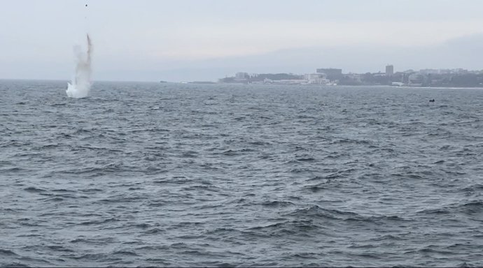 Destrucción controlada de una mina flotante frente a las costas de Bulgaria