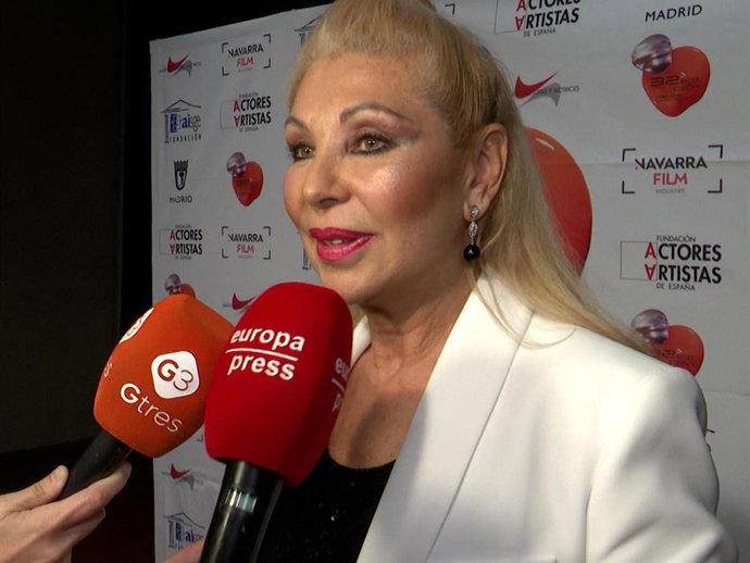 Jenny Llada sale en defensa de Ángel Cristo