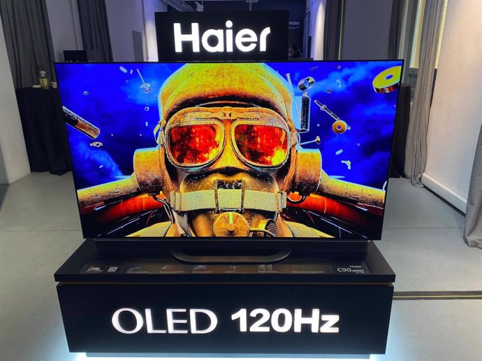 El nuevo televisor de Haier C90, con pantalla OLED y altavoz Harman Kardon incluido.