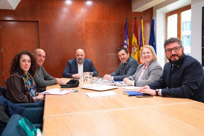 El alcalde de Palma, Jaime Martínez; el de Calvià, Juan Antonio Amengual; el de Marratxí, Jaume Llompart, y la alcaldesa de Llucmajor, Maria Francisca Lascolas, en la reunión.