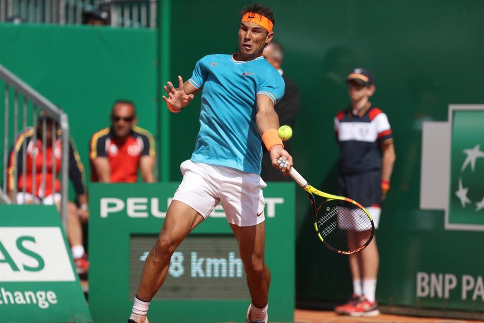 Archivo - Rafa Nadal golpea una bola en el Masters 1000 de Montecarlo